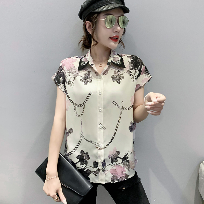 Chiffon Shirt with Entertainment Graphic Print 6