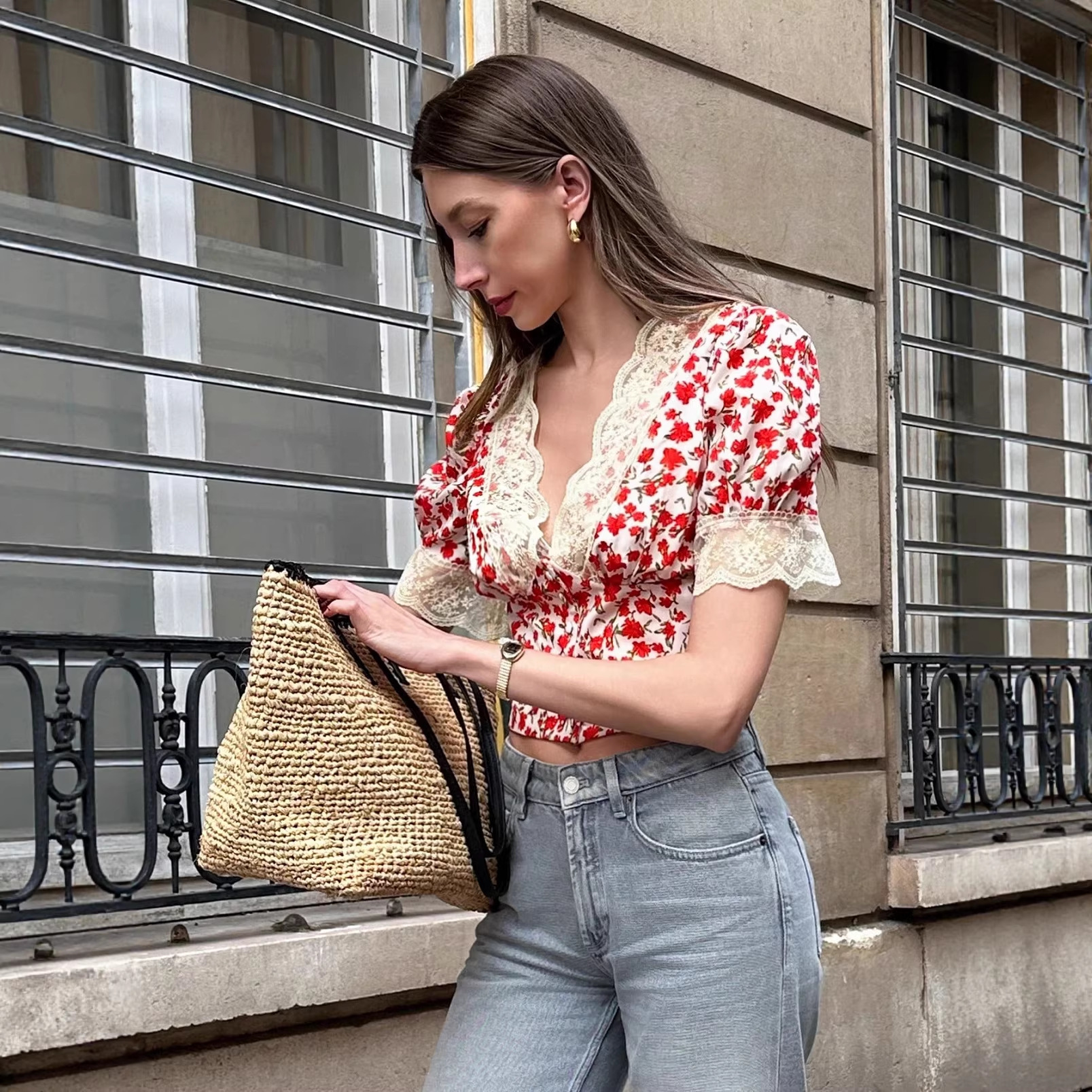 French Retro Lace V-Neck Puff Sleeve Top 2