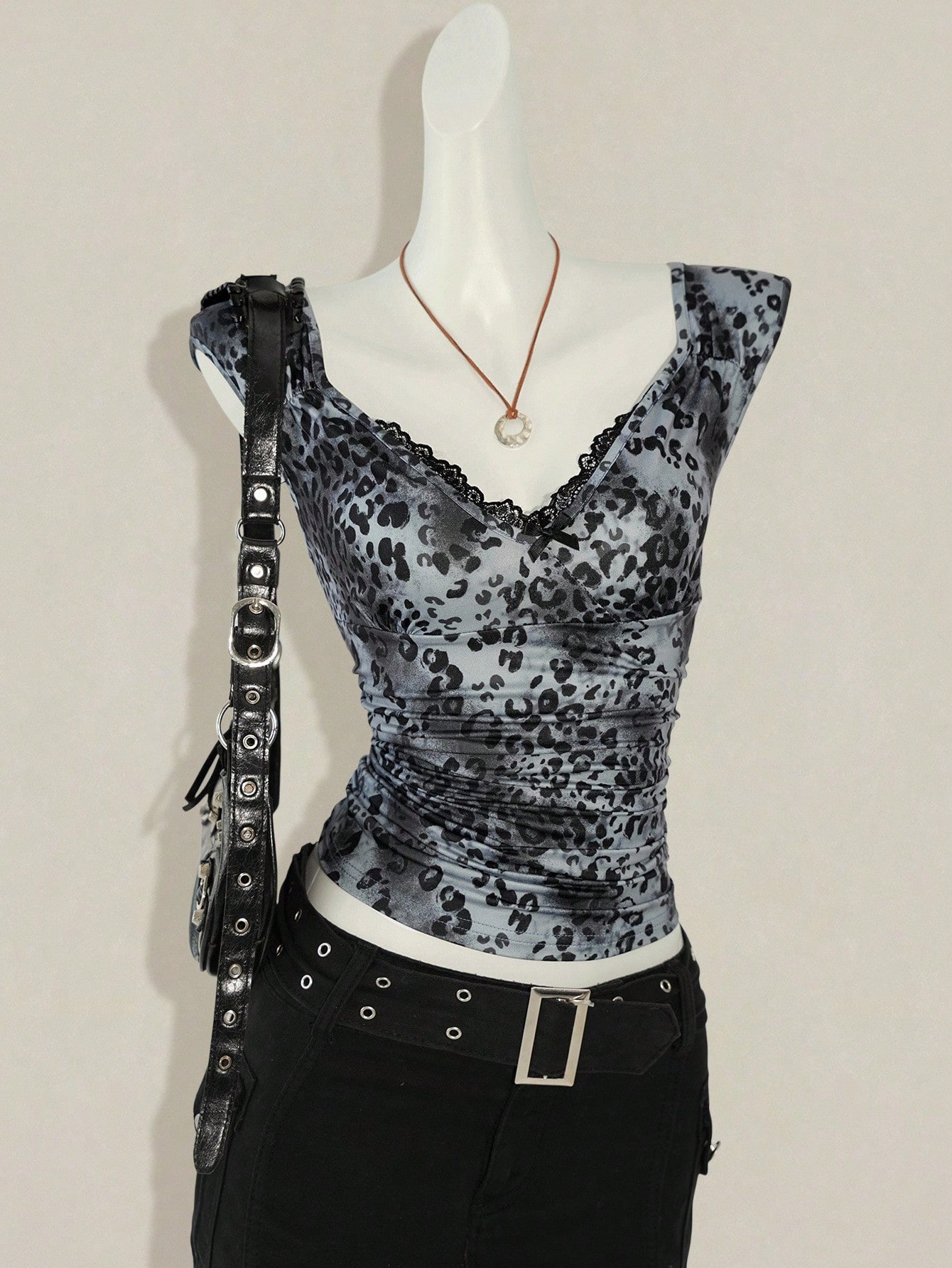 Vintage Slimming Vest with V-neck and Lace Waist 8