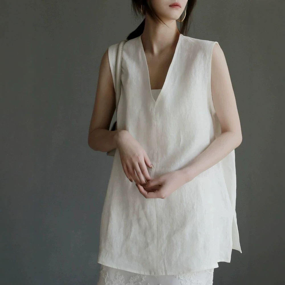 Plus-Size Loose-Fit V-Neck Sleeveless Tank Top 3