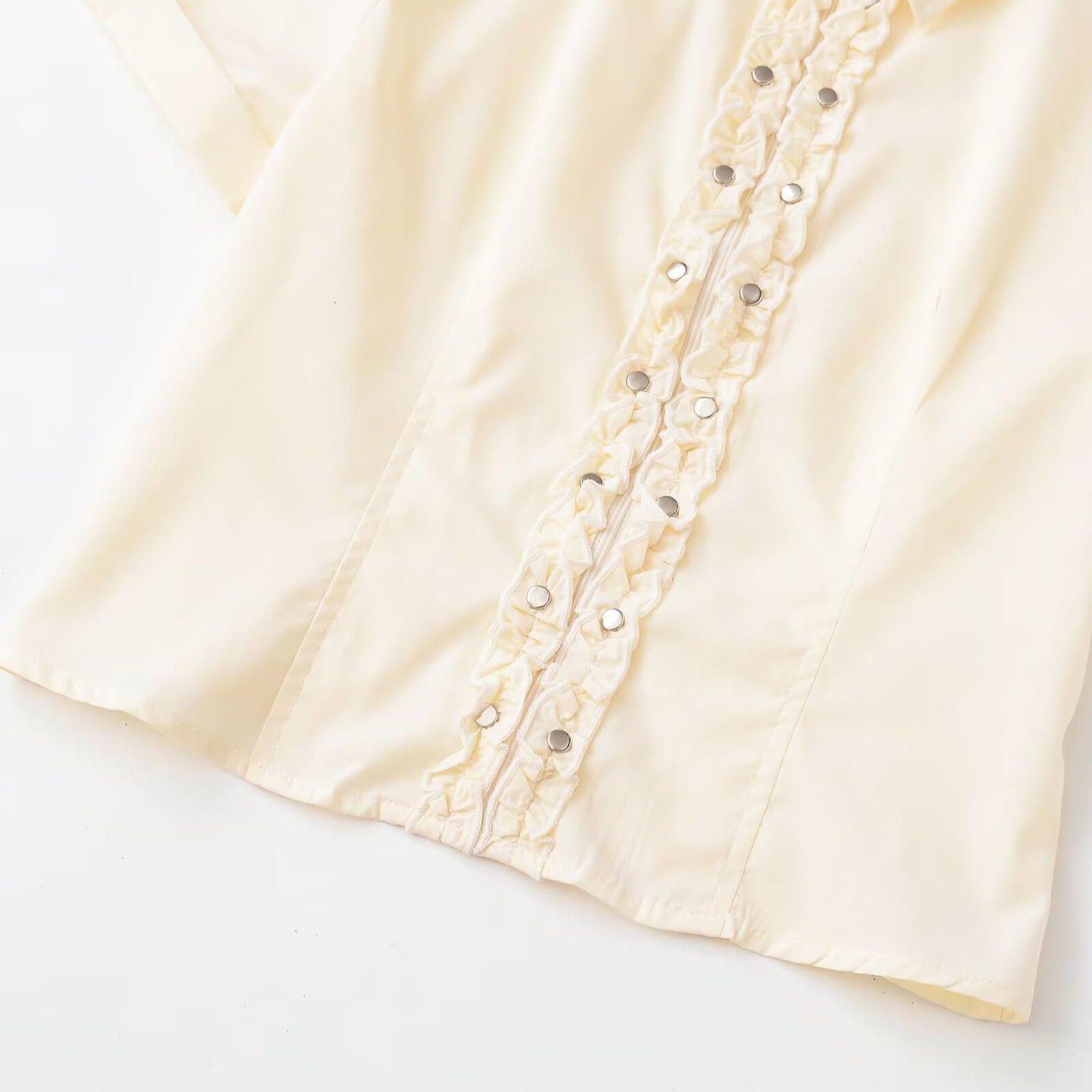 Stylish Women's Western-Style Poplin Shirt with Rivets 4