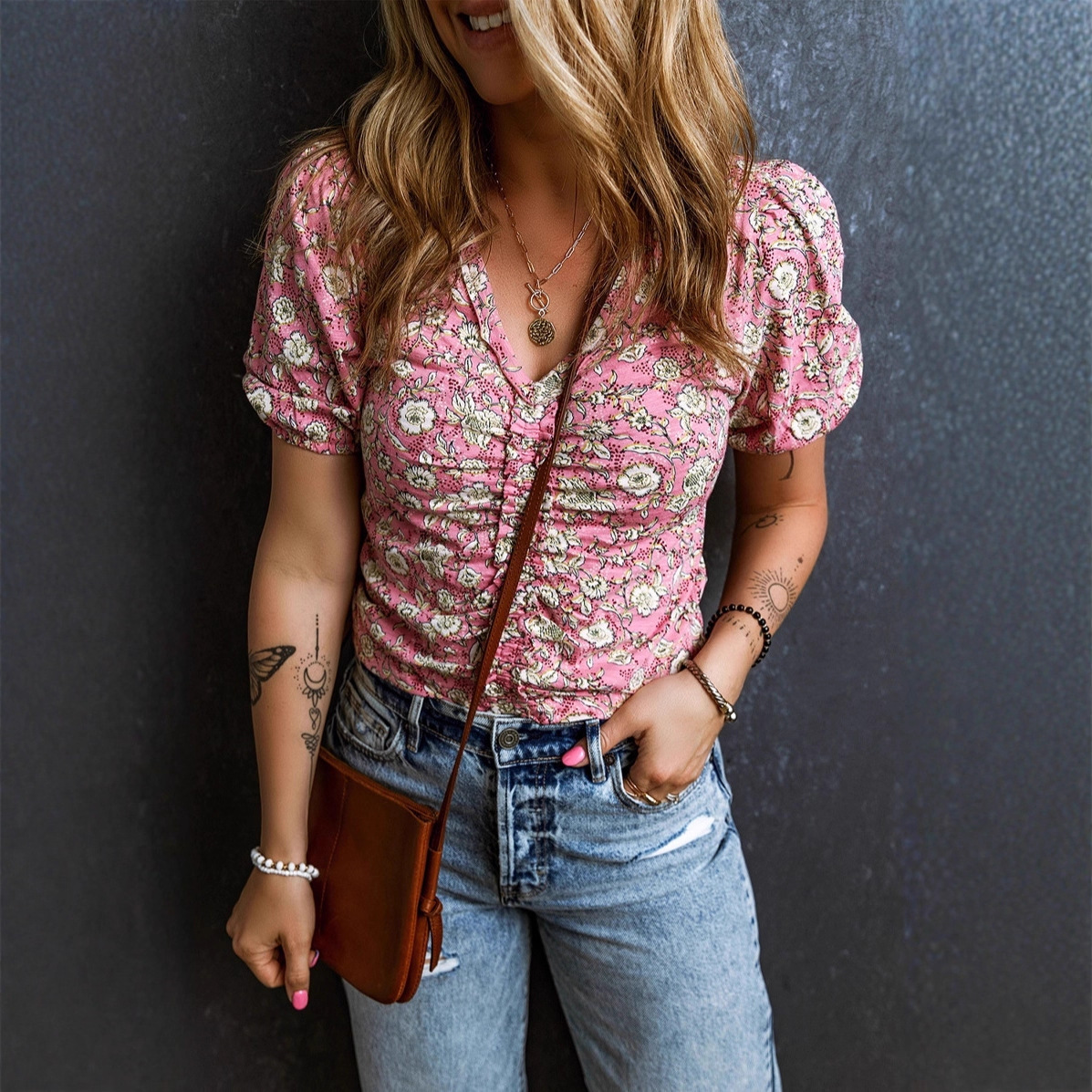 Bomisia-style Slim-fit Printed V-neck Top 2
