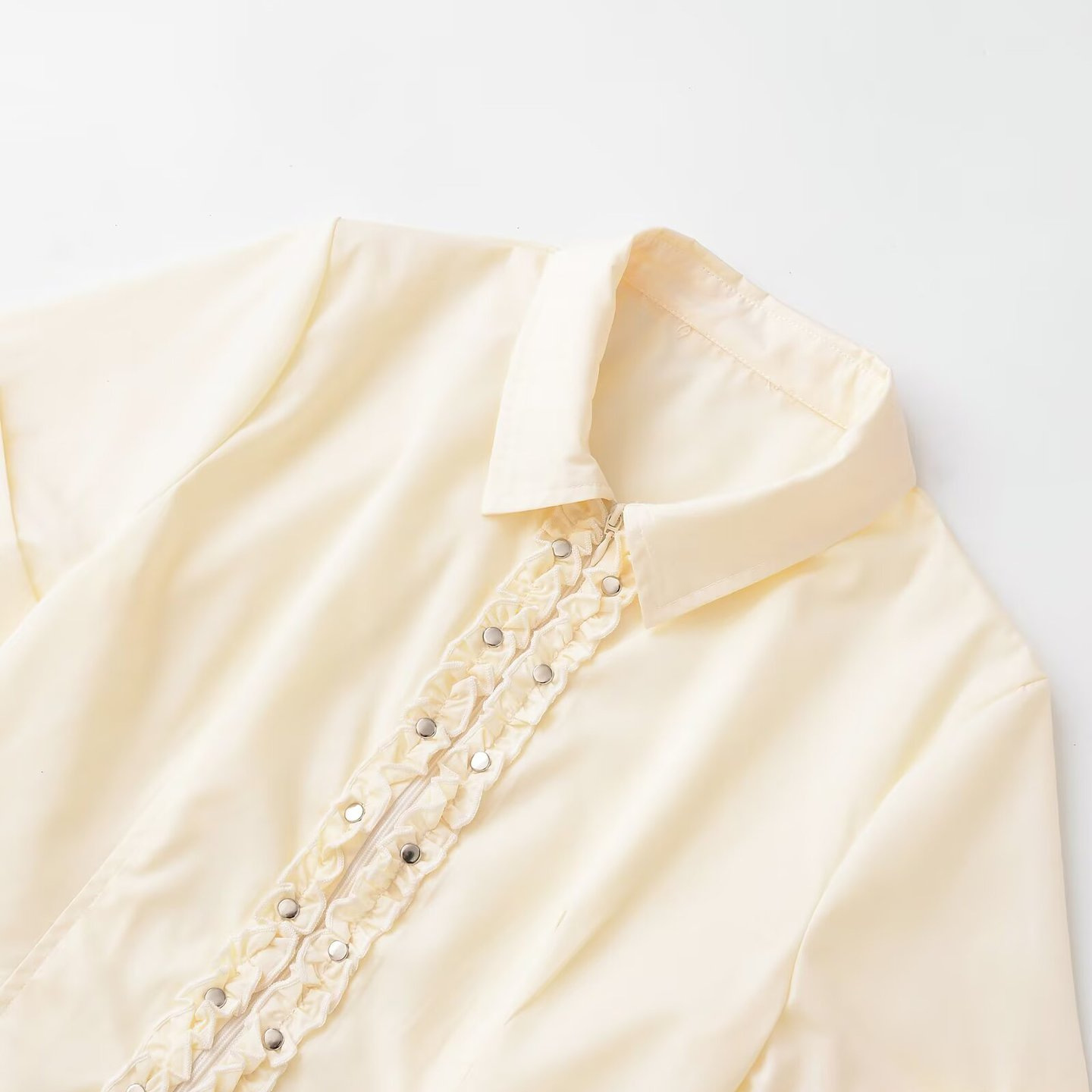 Stylish Women's Western-Style Poplin Shirt with Rivets 2