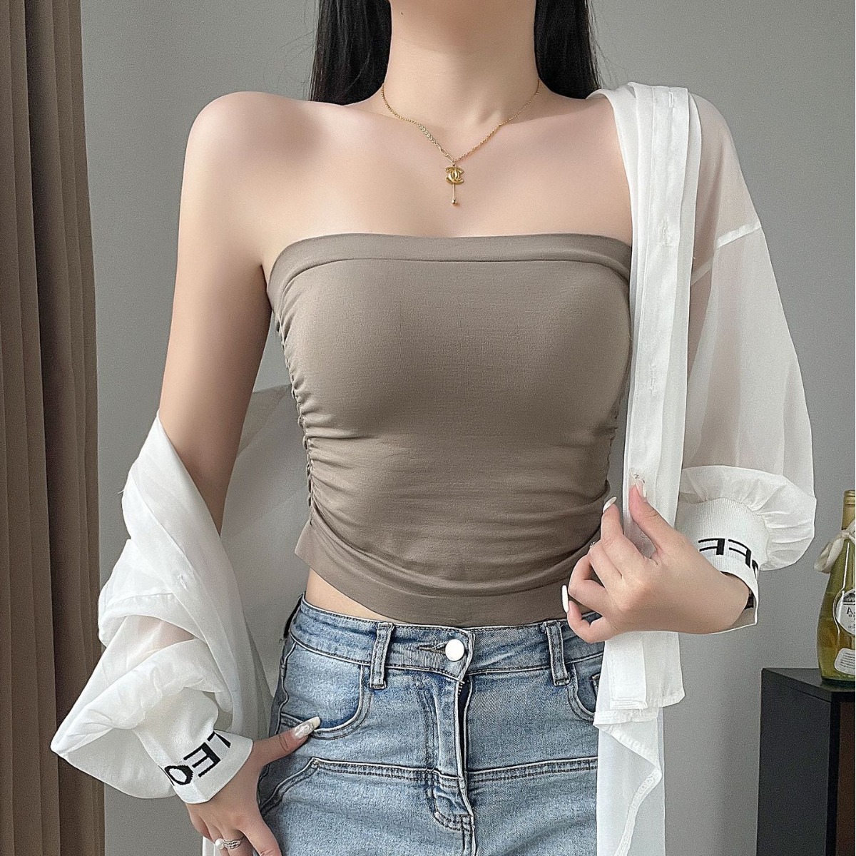 Strapless Bustier Top with Open-Back Design 8