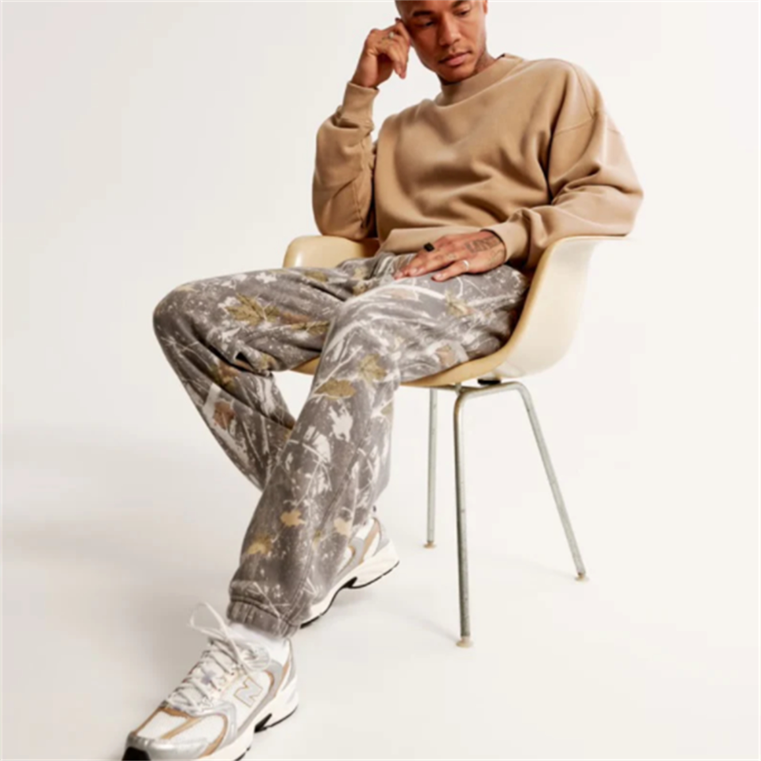 Men's 3D leaf-print trousers